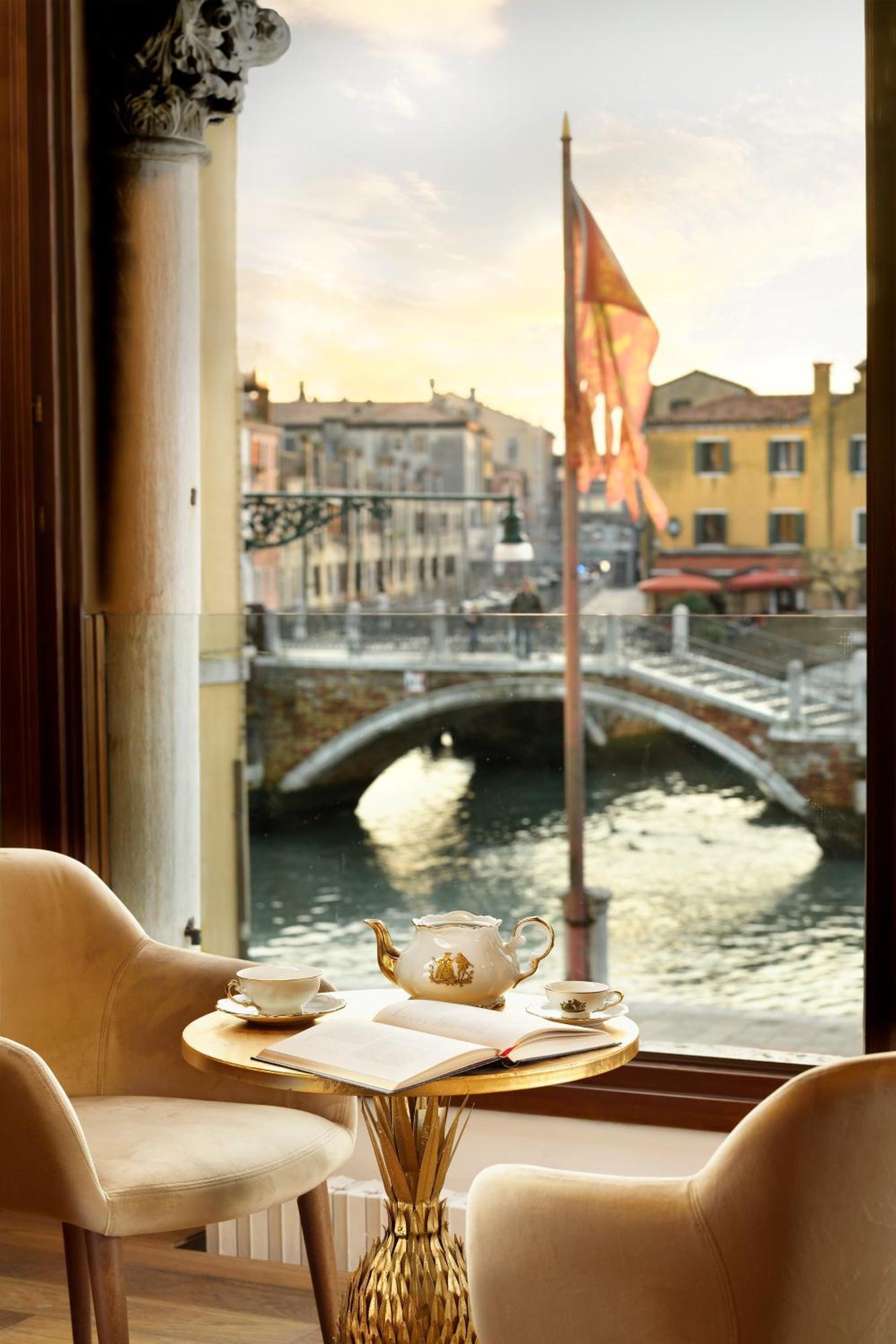 Swan Dolcevita Prestige Stay - Canal View & Exclusive Experience Venedig Exteriör bild