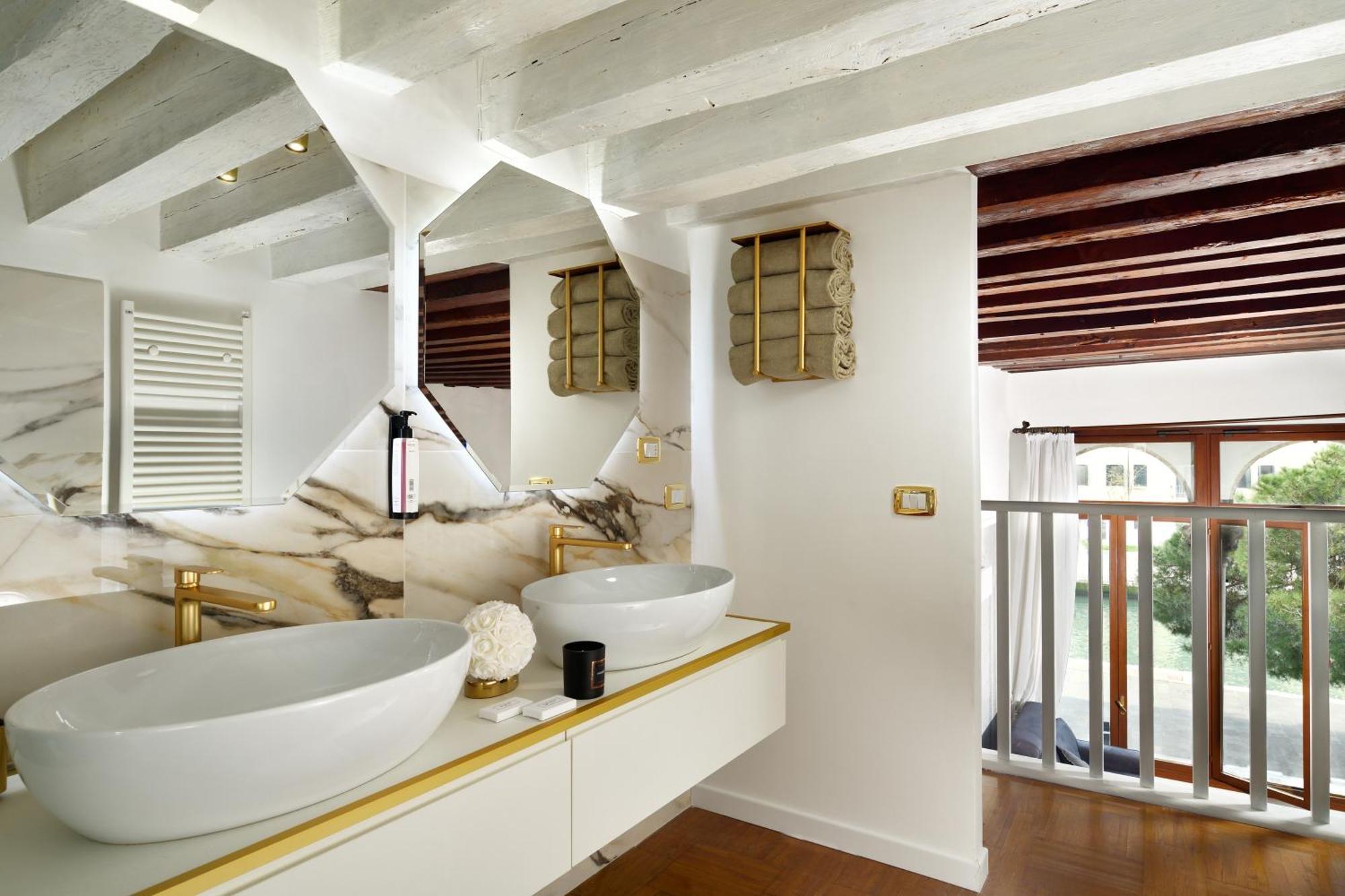 Swan Dolcevita Prestige Stay - Canal View & Exclusive Experience Venedig Exteriör bild